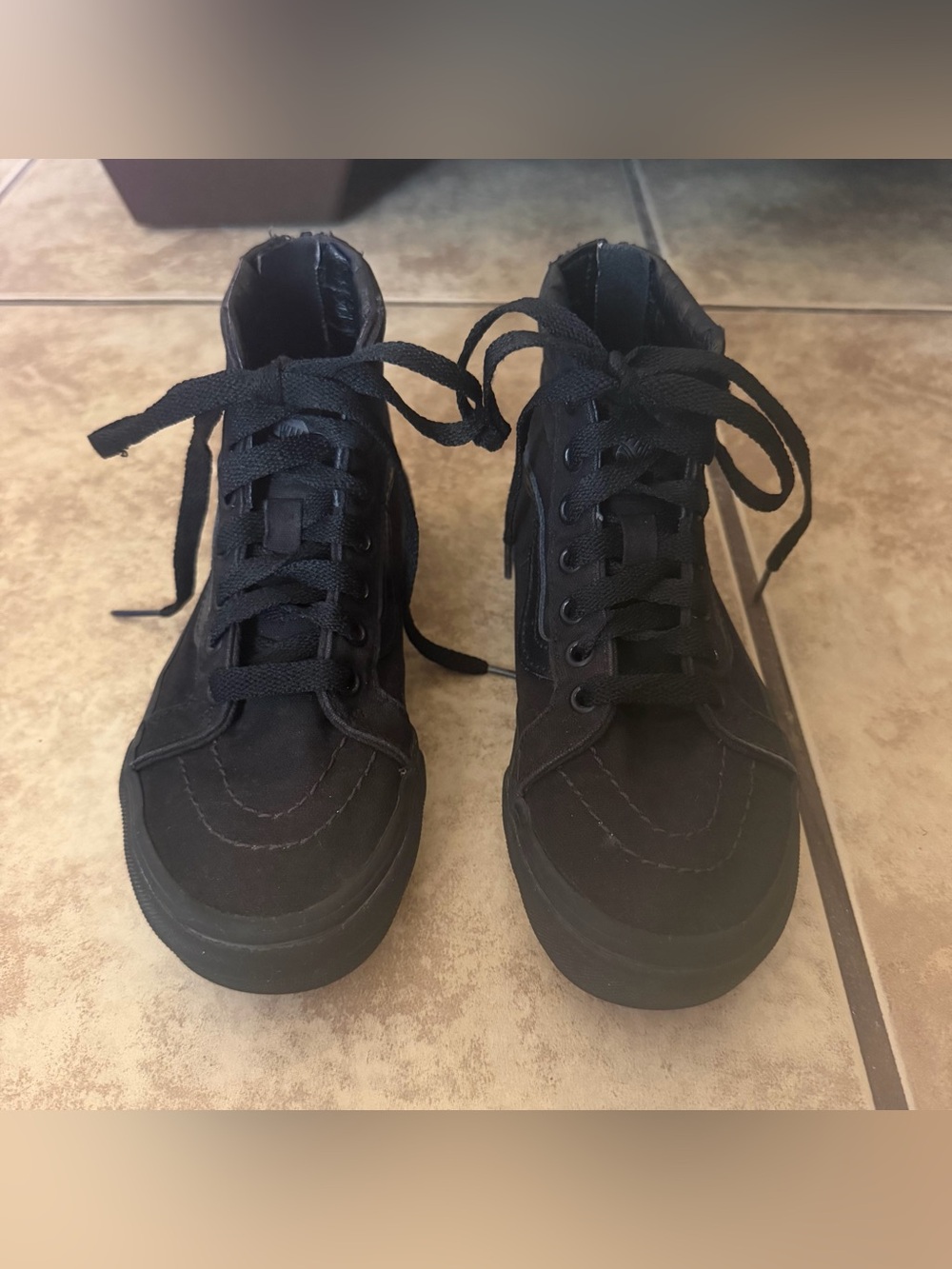 Black Sk8-Hi Vans